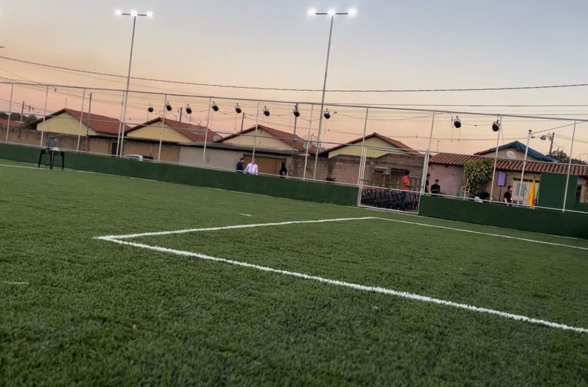  Prefeitura de Paracatu entrega primeiro campo de futebol society público no bairro Chapadinha II