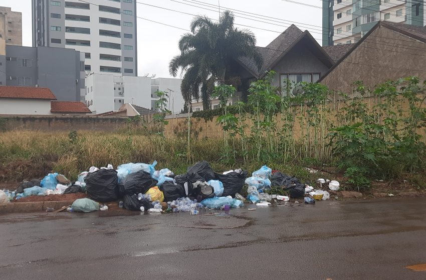  Lixo atirado nas ruas diariamente traz problemas de saúde à vida